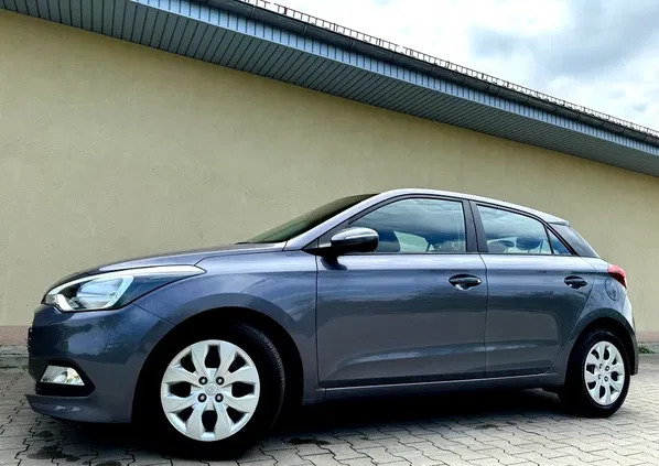 hyundai i20 biała Hyundai i20 cena 35900 przebieg: 98000, rok produkcji 2018 z Biała